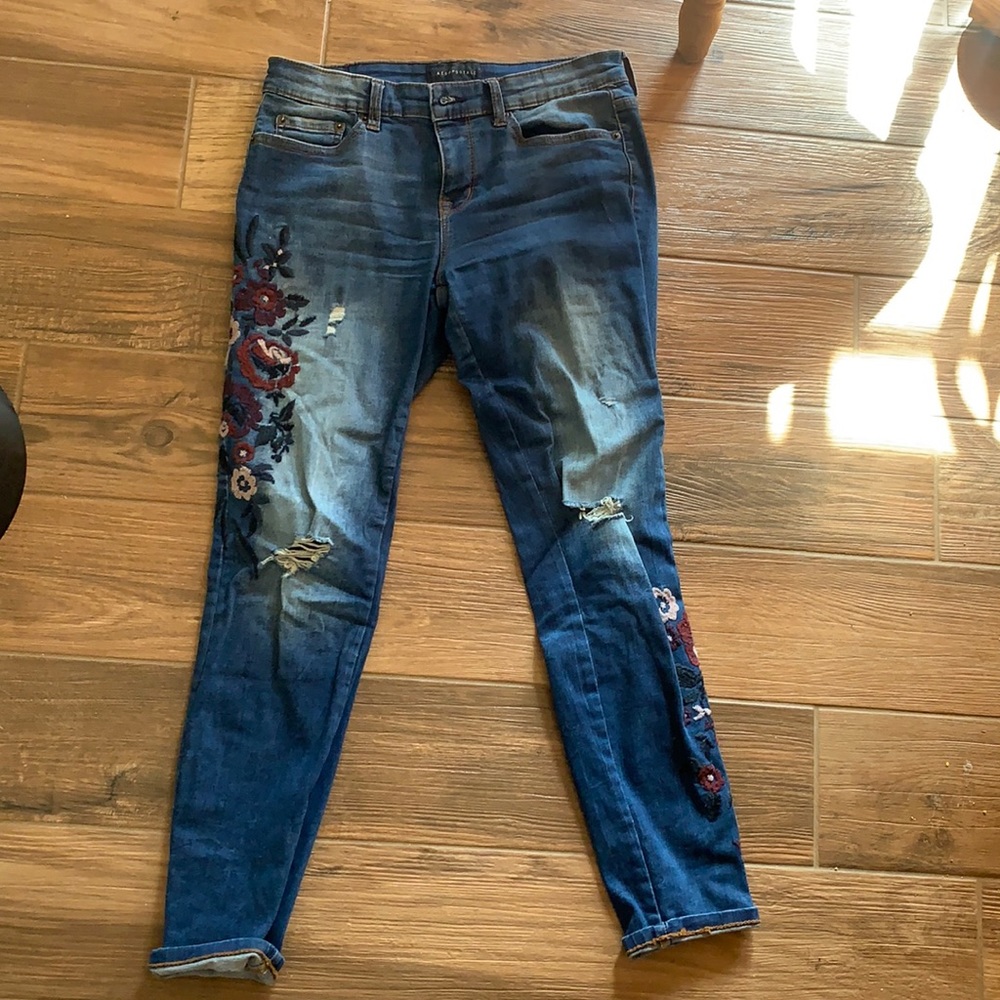 Aeropostale ankle leggings with floral embroidery